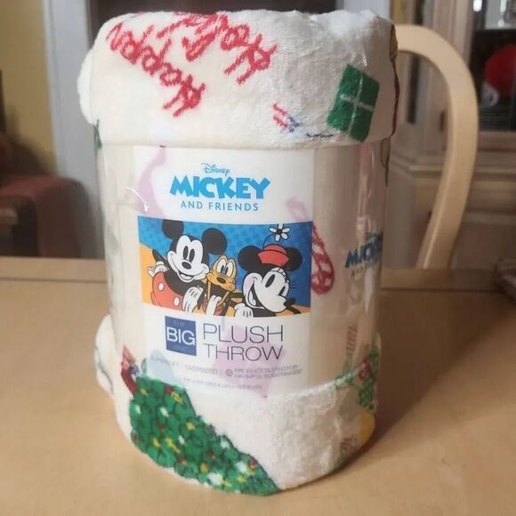 Disney Mickey and friends Christmas oversized plush throw blanket  5ft× 6ft - Picture 2 of 3